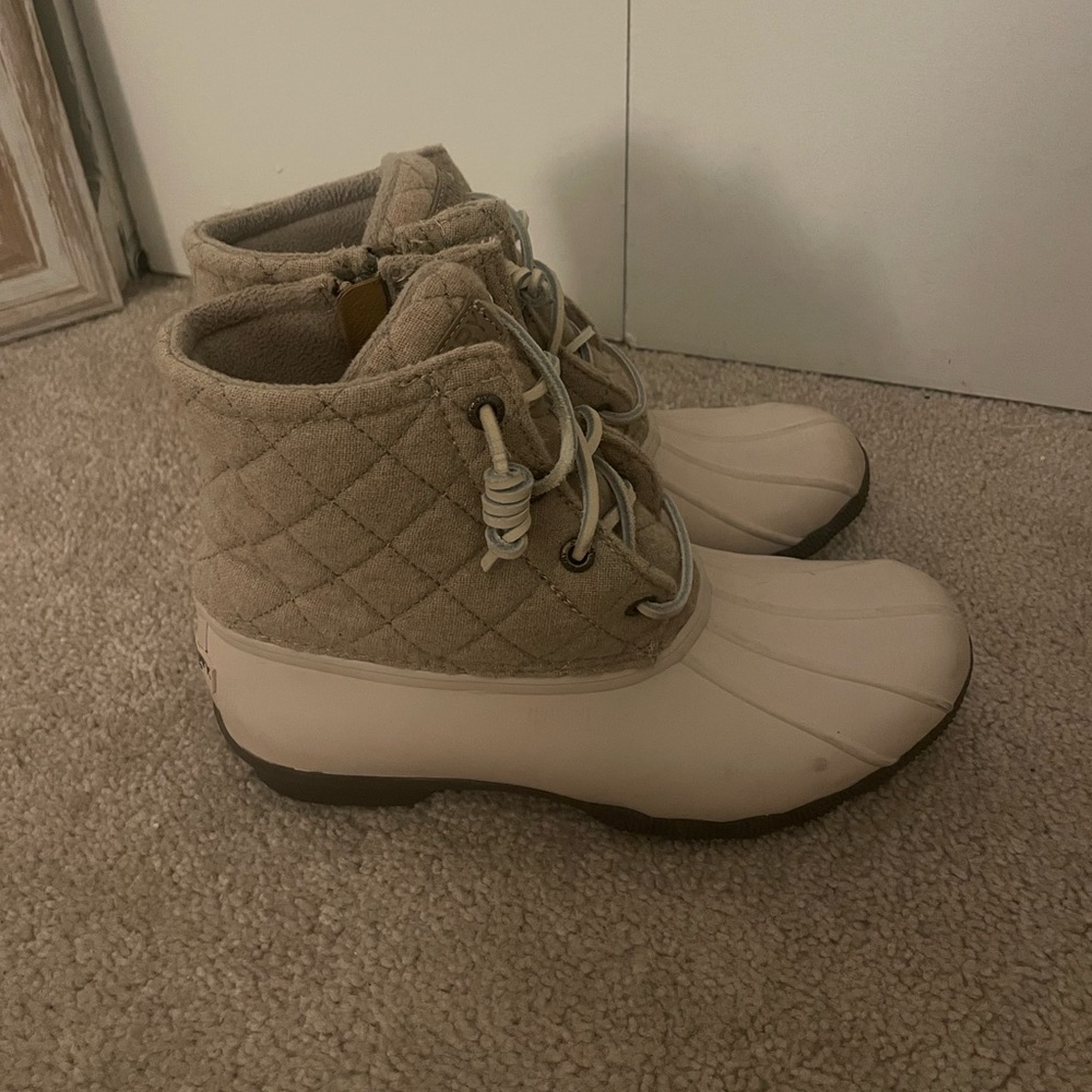Sperry quilted snowboots